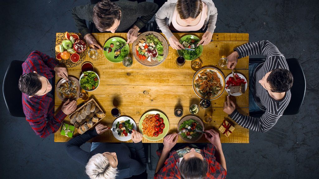 9 Good Reasons to Make Time for Family Dinner